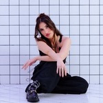 alleycvtmerch is swapping clothes online from 