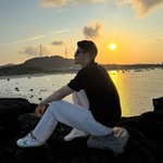 ceonguyenhainam is swapping clothes online from 