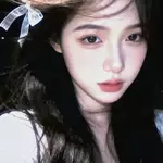 andreenhu is swapping clothes online from 